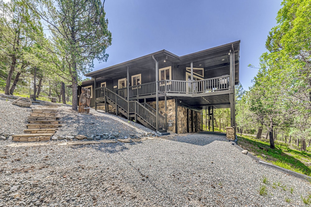 18 Mi to Ski Apache - Ruidoso Home Fit for Family!
