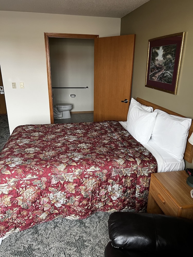 Budget Host Inn & Suites