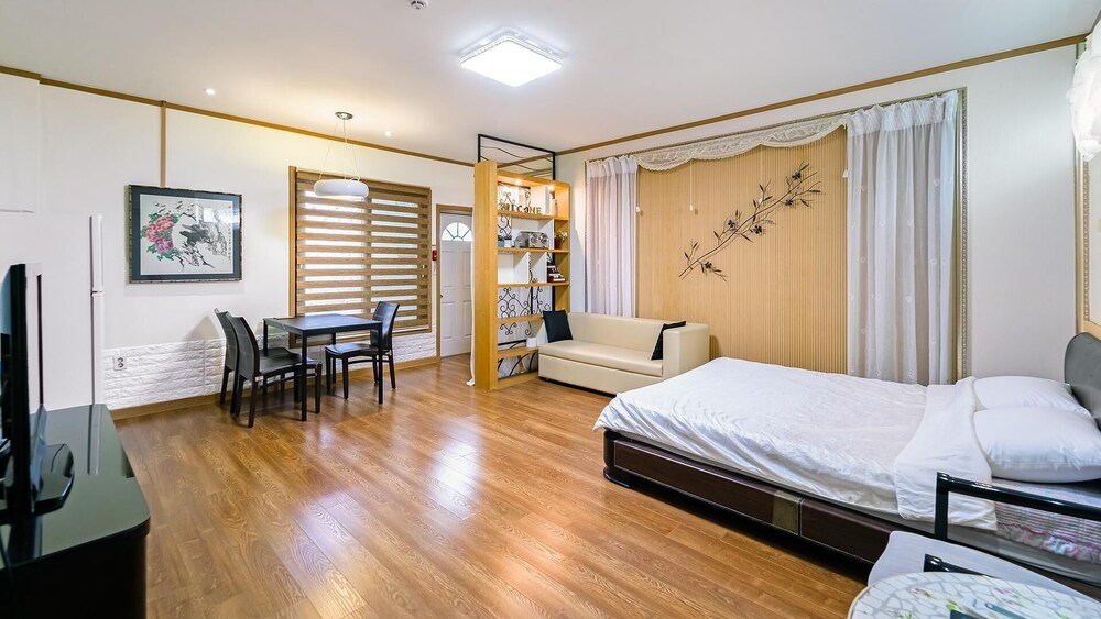 Gapyeong Hillhouse Pension
