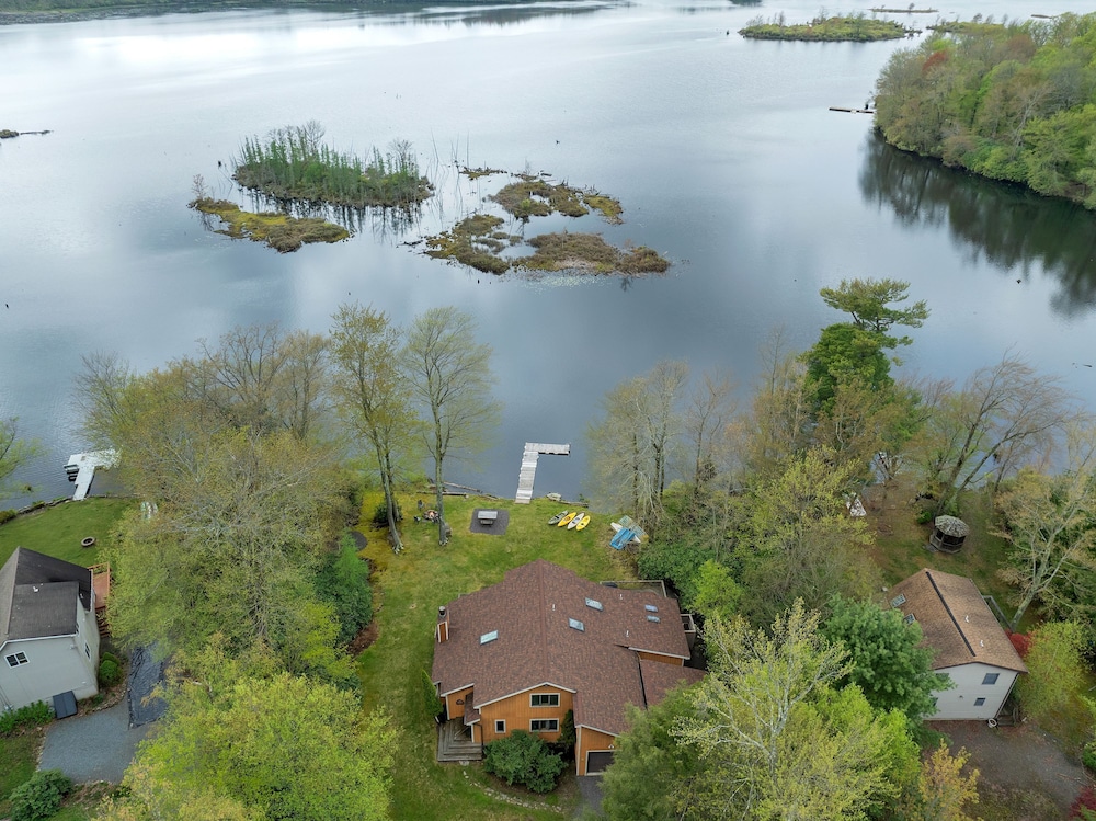 Lakefront Escape - Family Friendly Kayaks