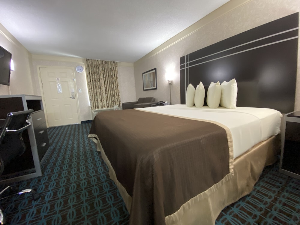Deluxe Inn Fayetteville - I-95 Exit 49