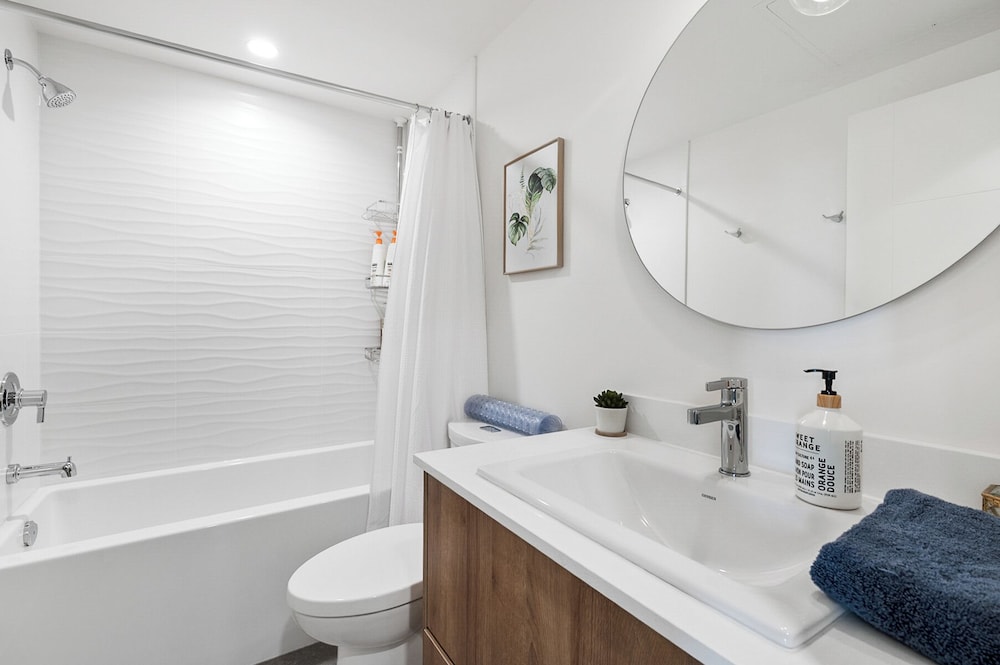 AQUA Corner Unit w Amazing View 614