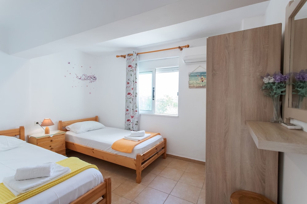 Manos Apartments