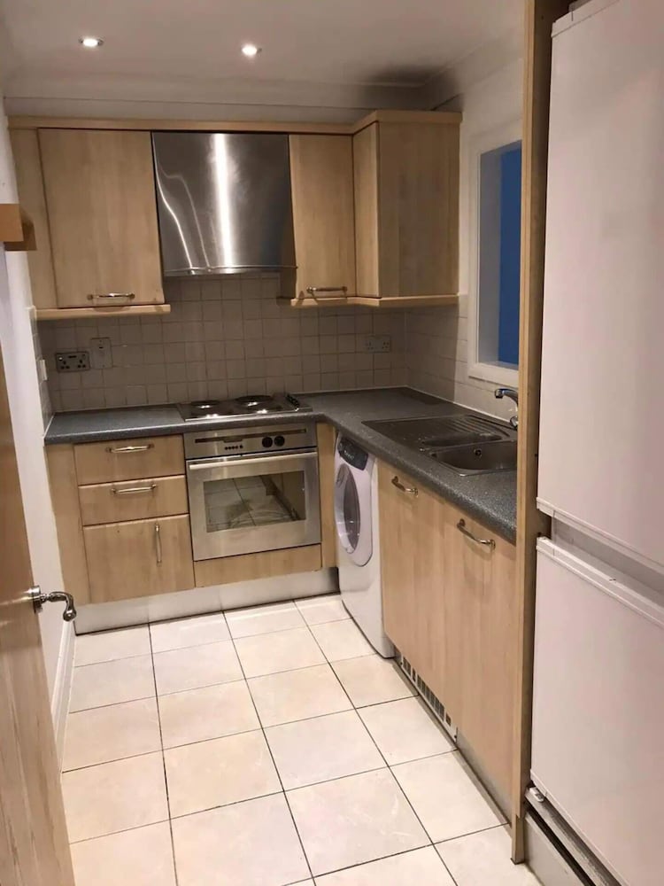 Spacious 1 Bedroom Flat Near Charterhouse Square