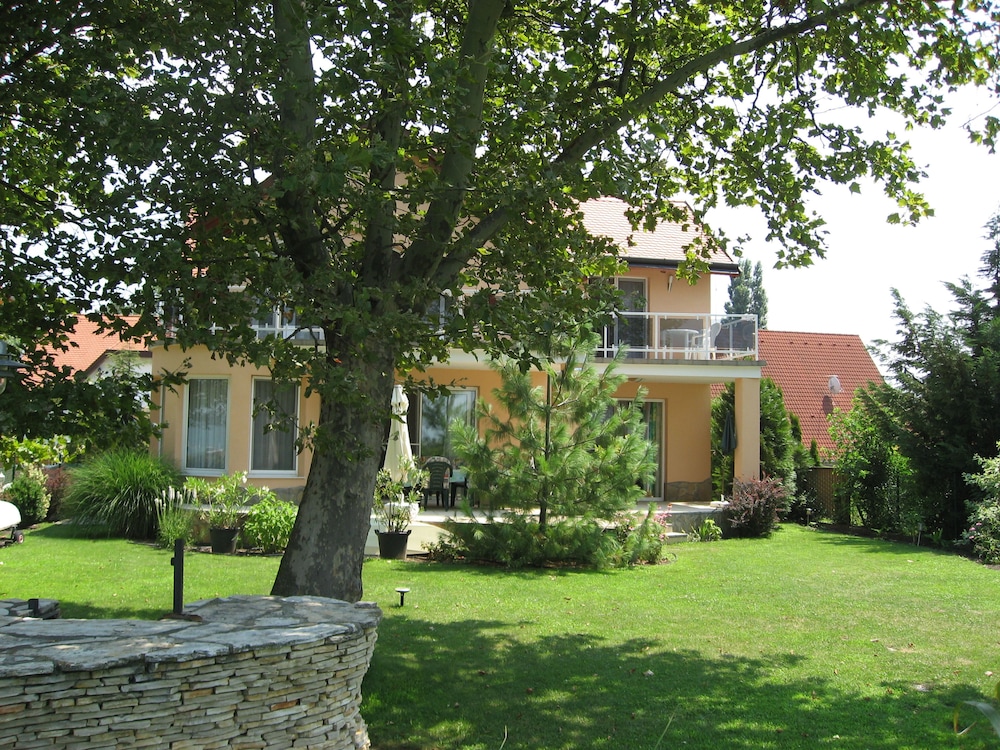 Photo 24