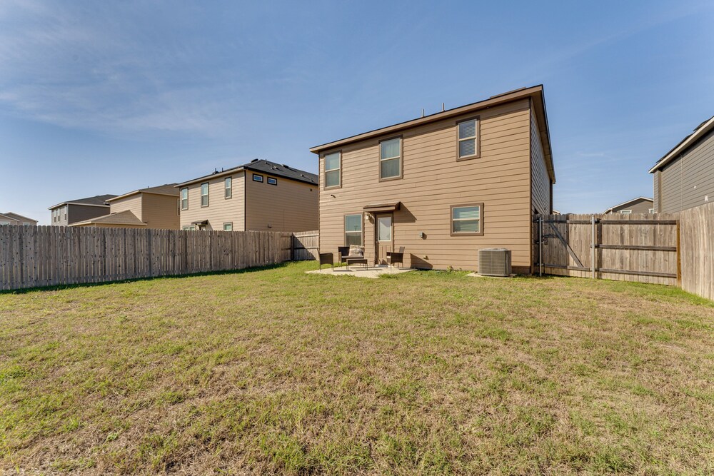 Spacious Home 11 Mi to San Antonio River Walk
