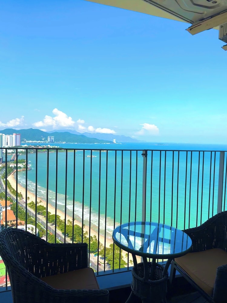 Gold Coast Balcony Serviced Apartment