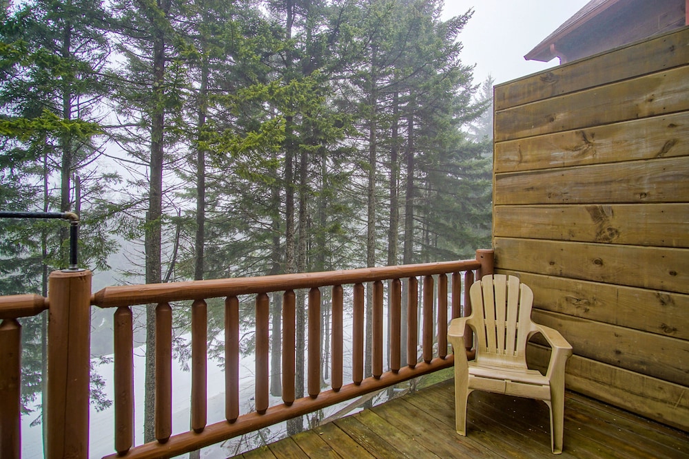 Loggers Run #7: 5 Bedrooms, 3.5 Bath: Slope Side. Overlooks The Ski Trail !