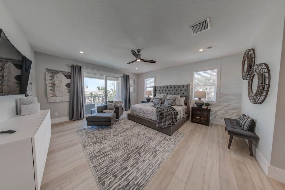 Villa Nautilus Steps Away From the Beach - New Lux 3 Story Pool Hot Tub Home With Elevator
