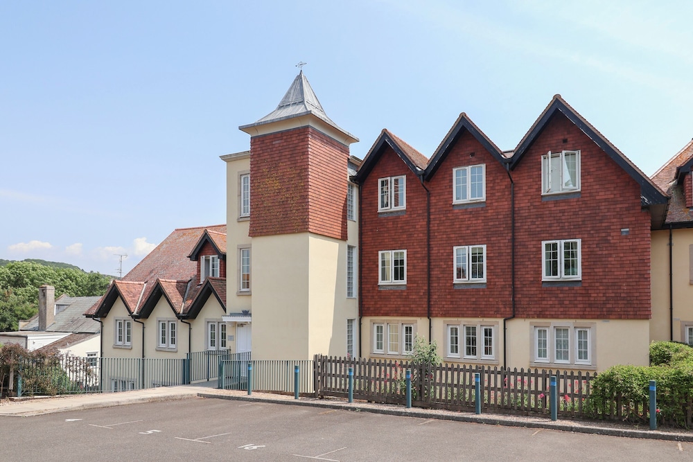 5 Buckfields