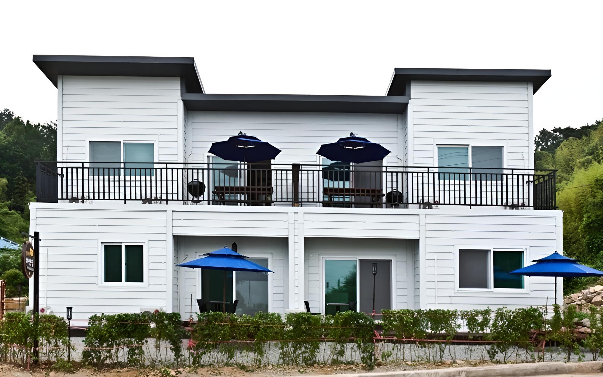 Namhae Seomnara Hayanjip Pension view 4