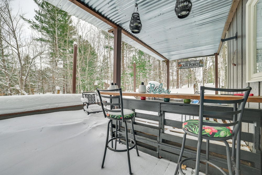 Private Hot Tub & Deck: Gaylord Family Home!