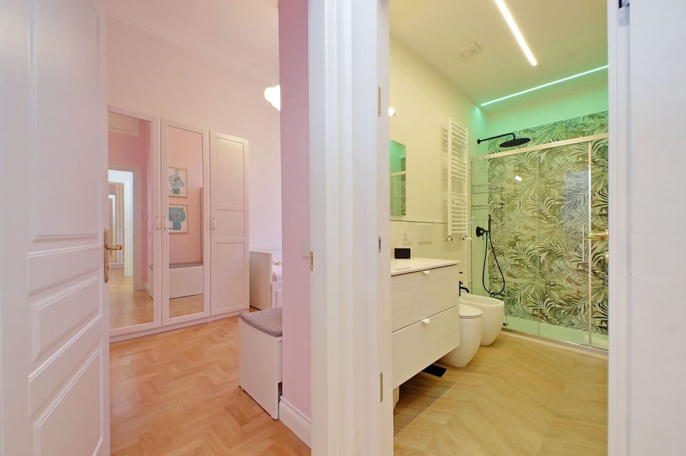 Rare Large and Elegant Rome Apartment in Prati Neighborhood Perfect for Families or Friends