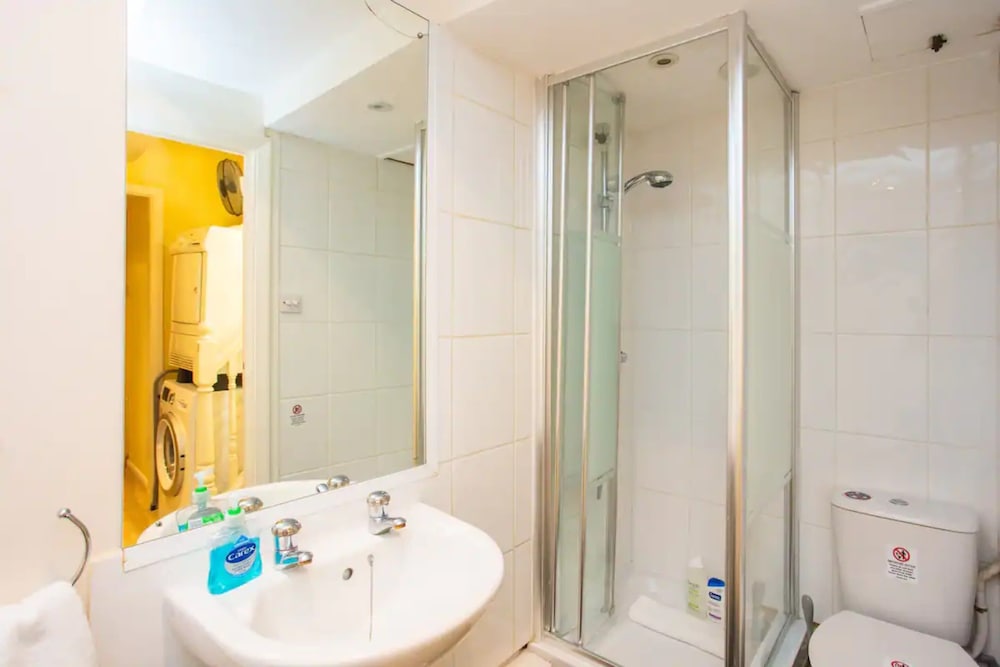 Peaceful 2 Bedroom Apartment in Affluent Fulham