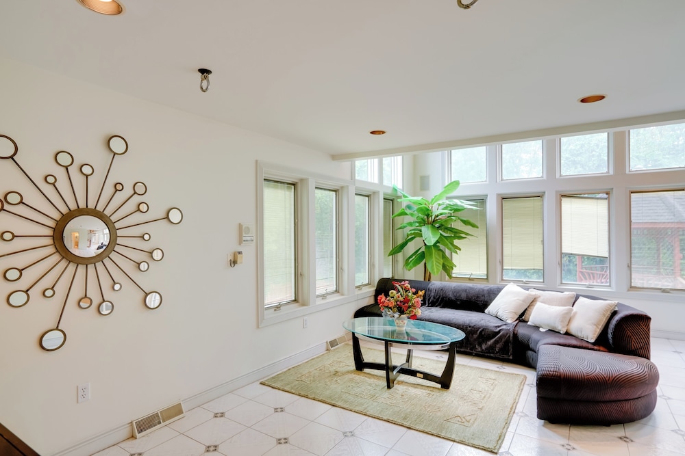 Luxury Mansion Rental w/ Rec Room in Niskayuna!