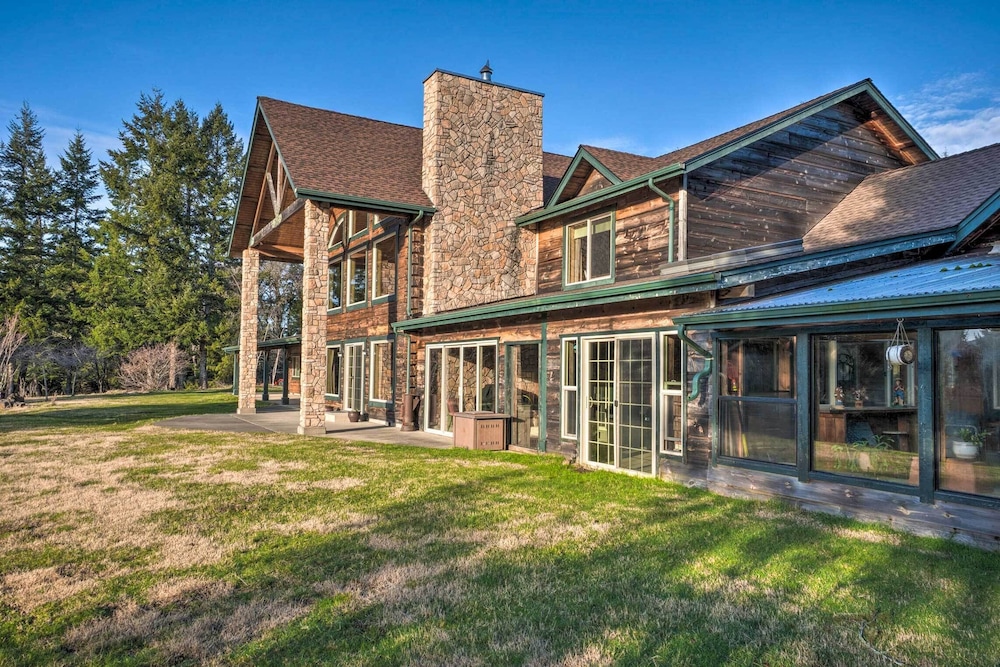 Brookings Vacation Rental Lodge on 88 Acres! view 2