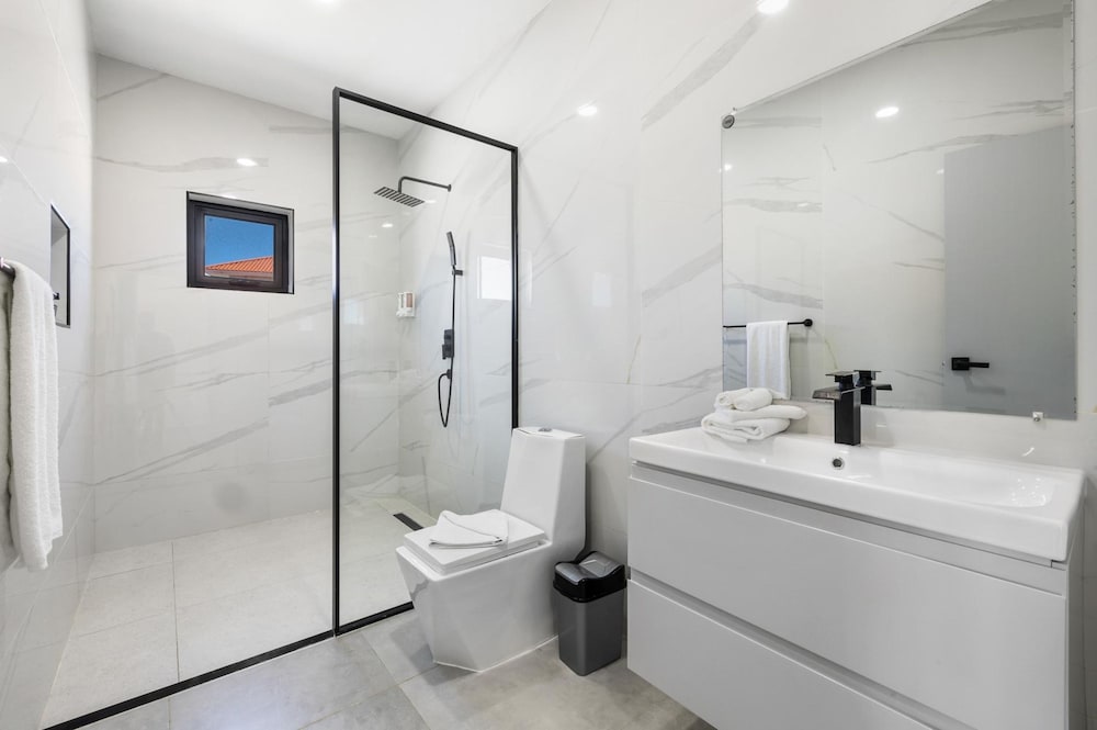 Brand NEW 3BR w Private Pool Walk to Palm Beach