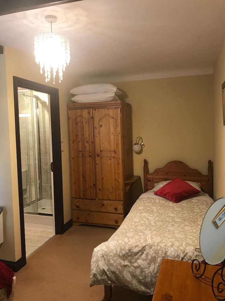 Holly House Bed & Breakfast