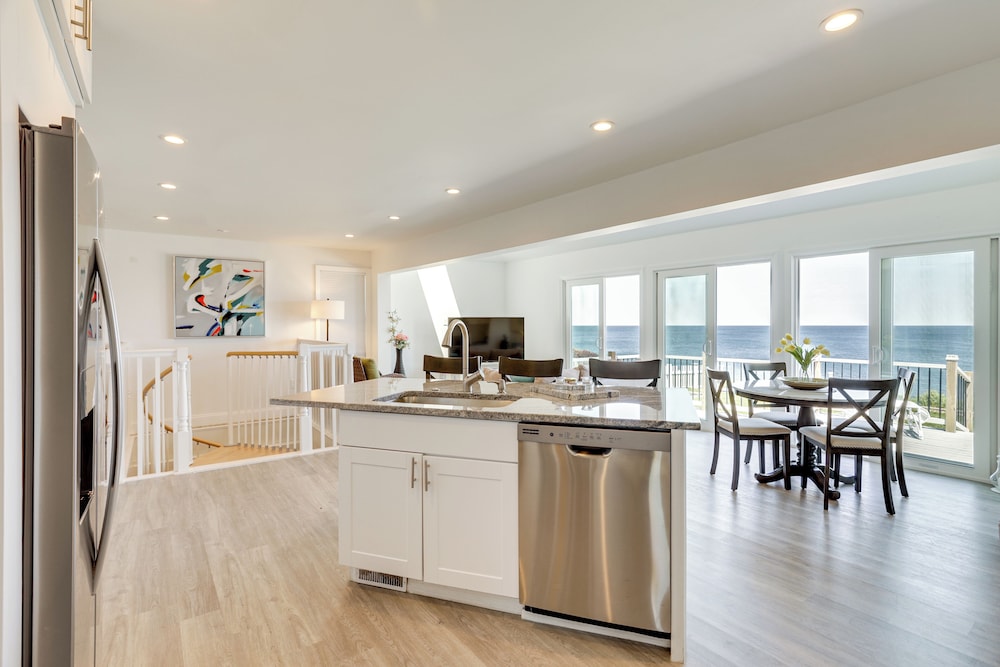 Oceanfront Cottage on Cape Cod Bay w/ Game Room