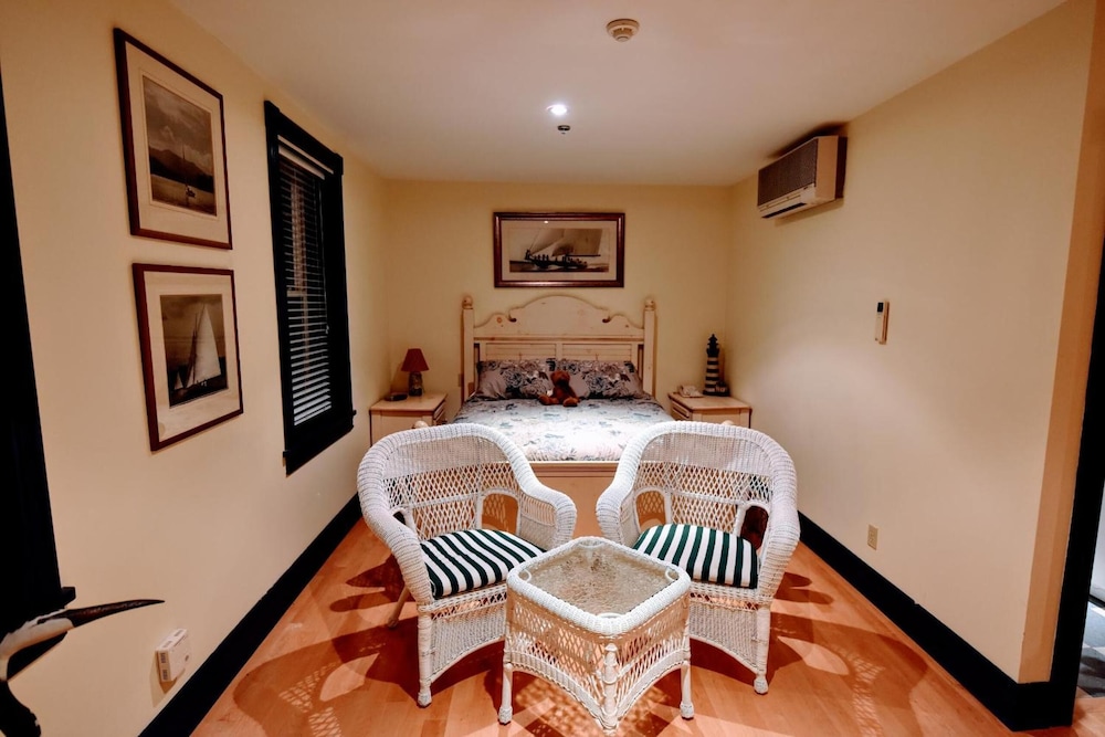The Burleigh Falls Inn & Suites