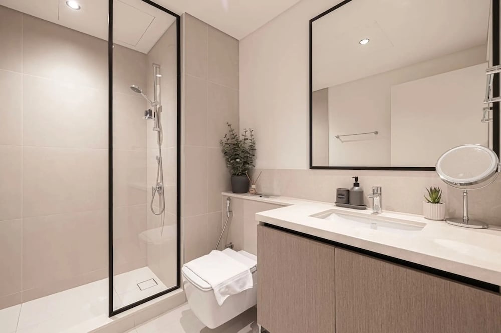 Burj Crown Lux Apartment by Dubai Mall