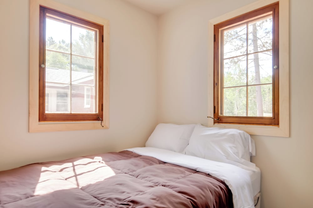 Bearskin Lake Cabin: Fish, Boat & Relax! view 3