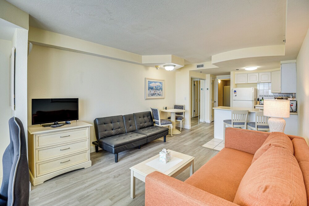 Walk to Daytona Beach: Resort Condo w/ Pool Access