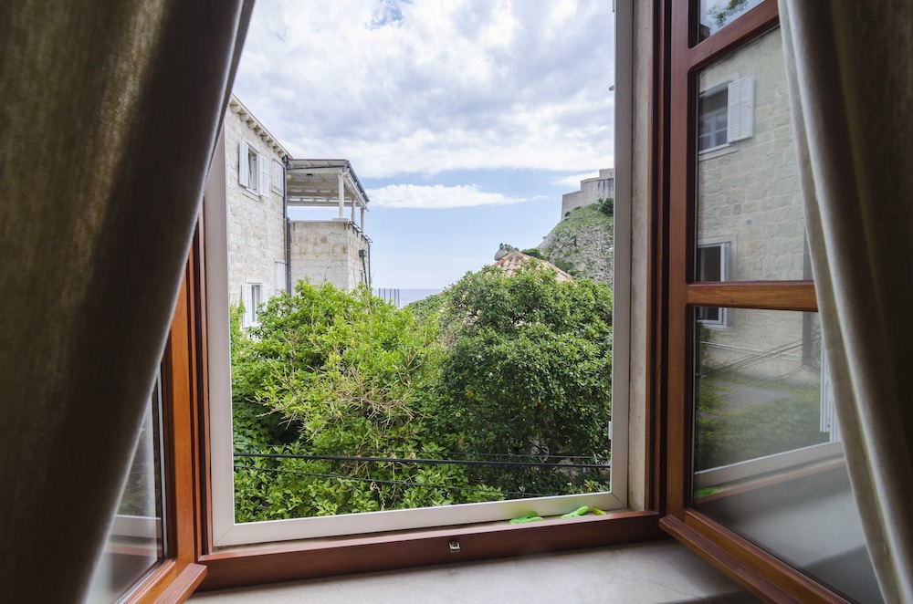 Rooms Lovrijenac