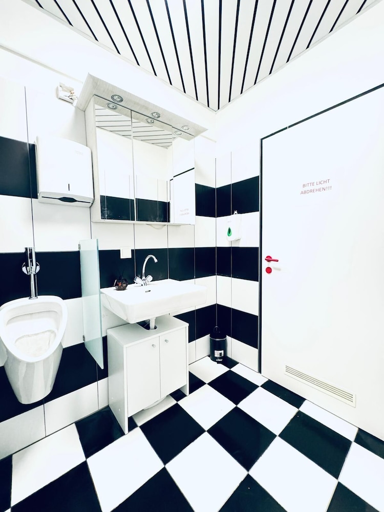 Luxury 7 Bedroom Apartment Sleeps 16