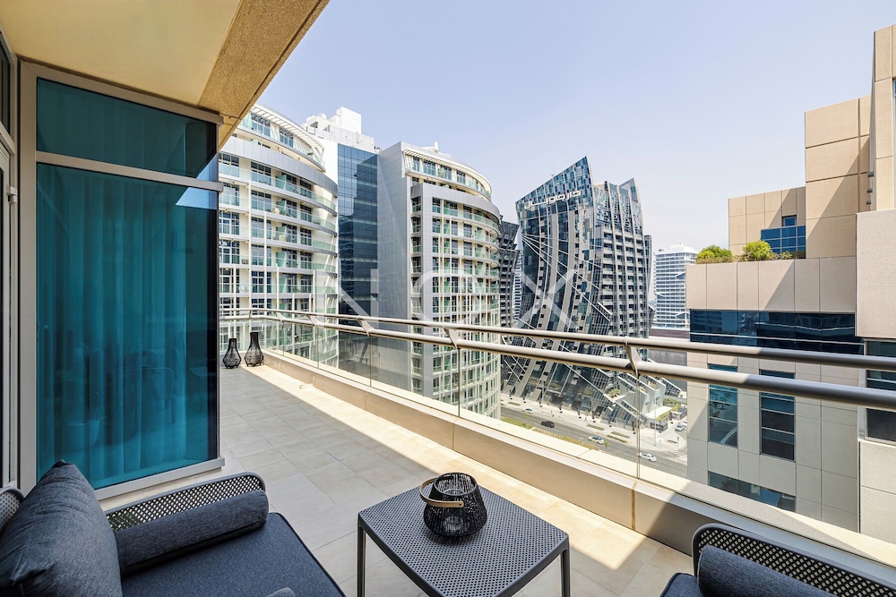 2BR 908 Bay Square B13