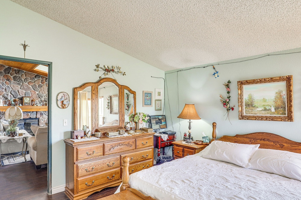 Quiet Dolan Springs Home w/ Patio, Mountain Views!