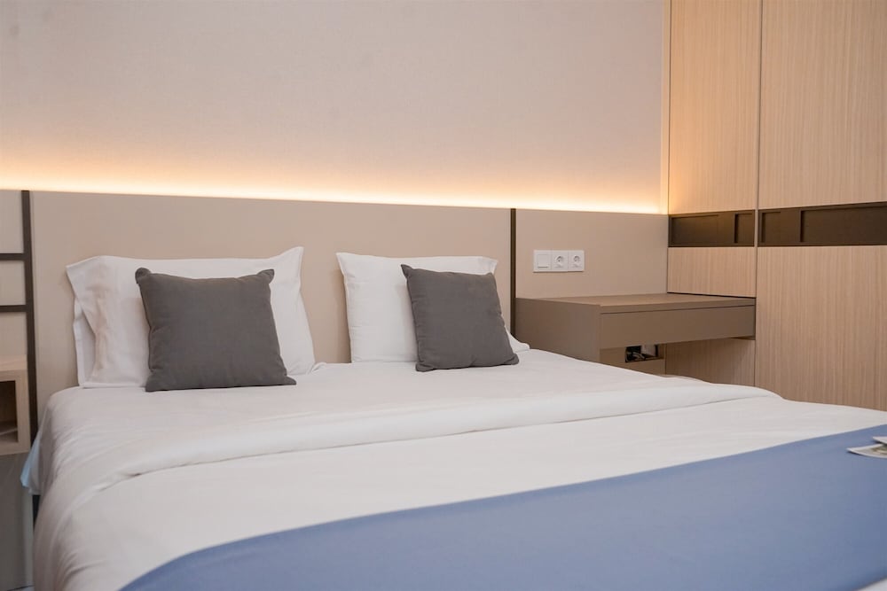 Simply And Cozy Studio Room At Sky House Bsd Apartment