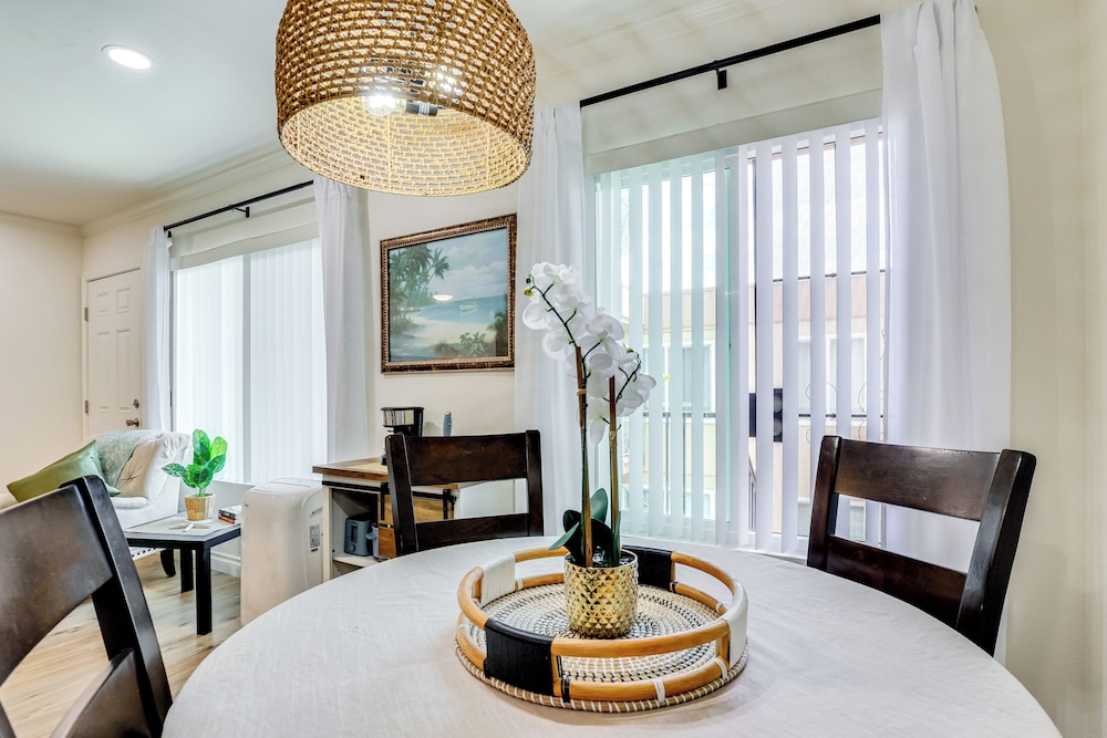 1 Mi to Oceanside Municipal Pier: Condo w/ Balcony