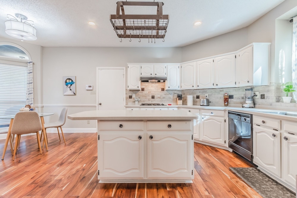 Discount Included! Stunning, Modern, Spacious Getaway Fits Any Group, 2 Game Rooms, Hot Tub 5 Bedroom Home by Redawning - Property Image 45