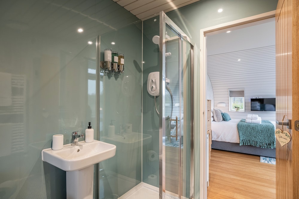 Sustainable Pod on Old Chalford Farm