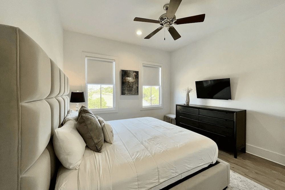 Casa d Azure by Avantstay Sleeps 18 Private Pool Golf Cart Included
