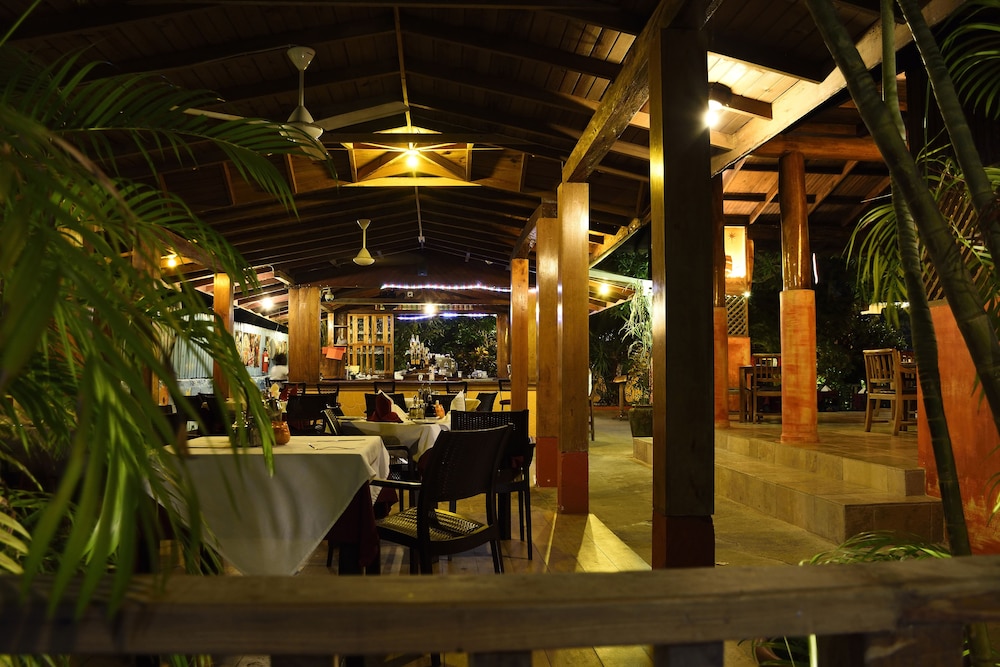 Sunrise Club Hotel Restaurant & Bar