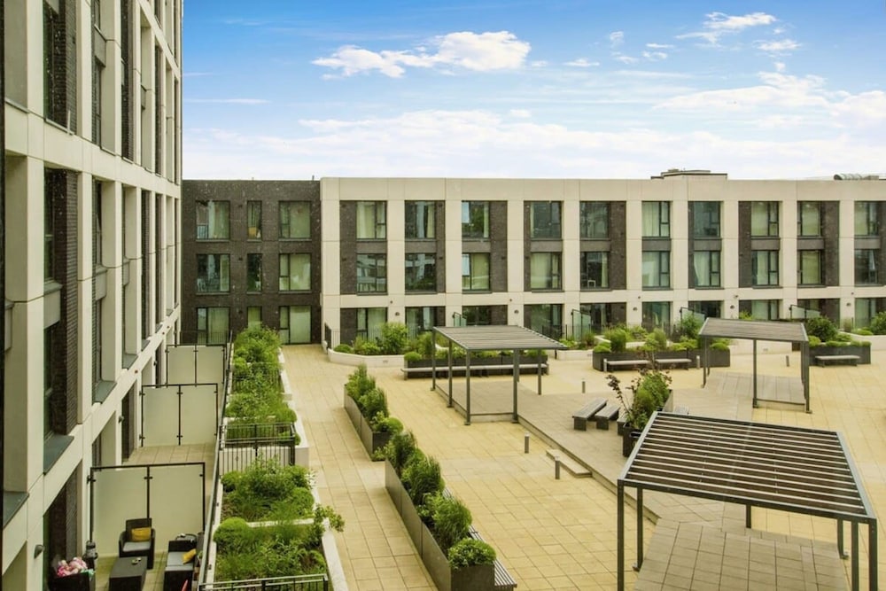 Luxury 2-bedroom Apartment in St Martin s Place BMH