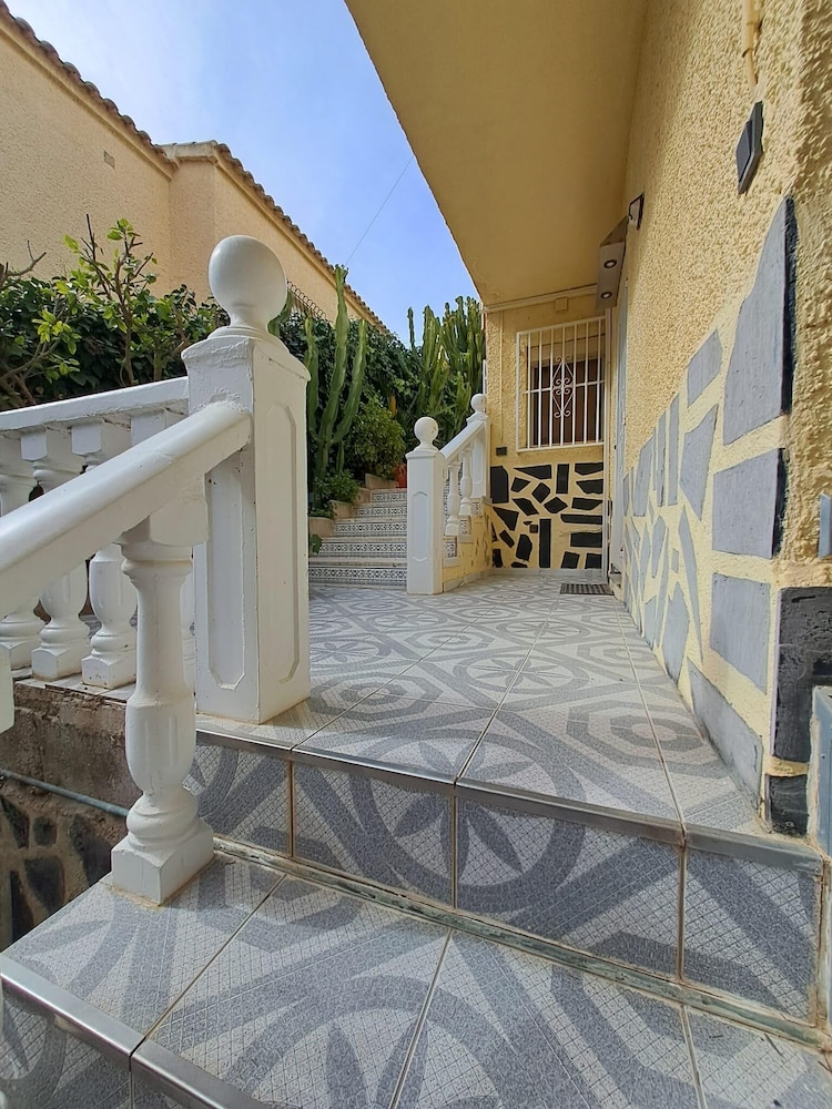 La Marina Oasis, 2-beds, Sleeps 4, 10 min to Beach