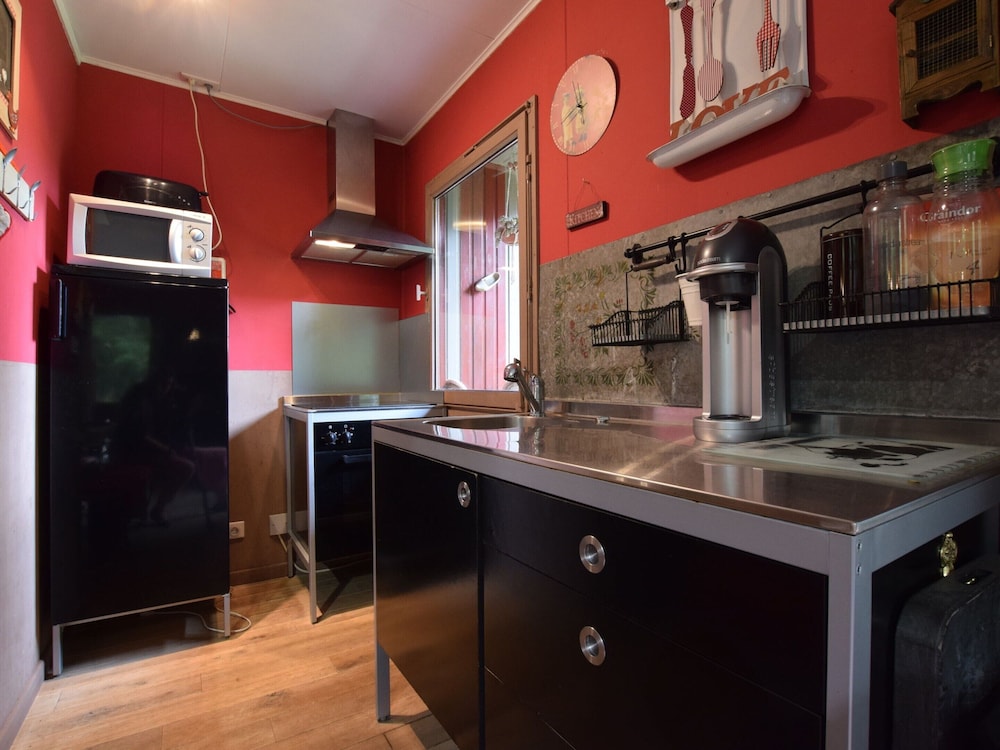 Lively Holiday Home With Garden, Barbecue, Garden Furniture