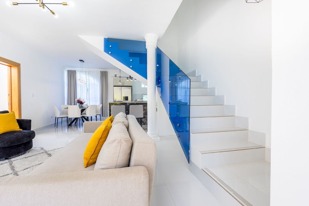 New Modern 2-lvl Punta Cana Villa in Gated Community With Private Pool Rooftop Jacuzzi