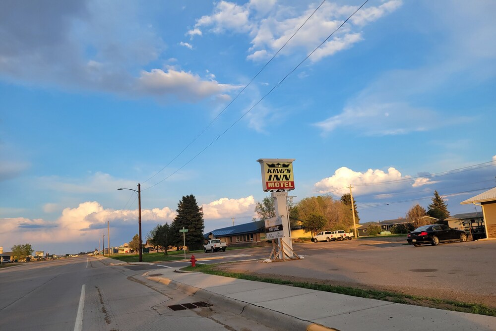 Hotel O The Kings Inn Culberston MT HWY 2 view 3