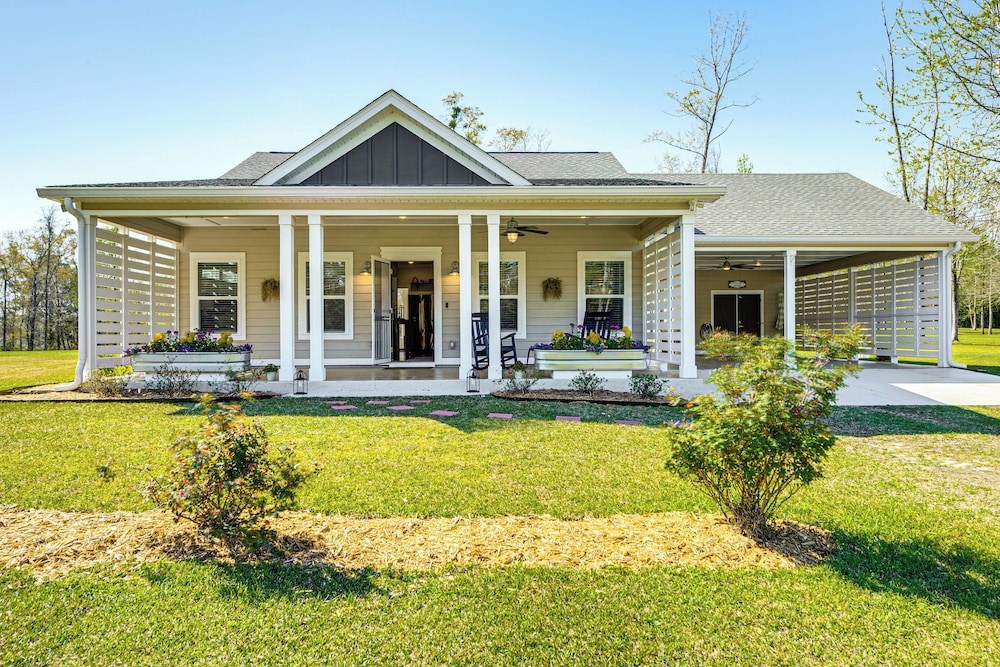 18 Mi to Fsu: Quaint Cottage on 8 Acres w/ Grill!