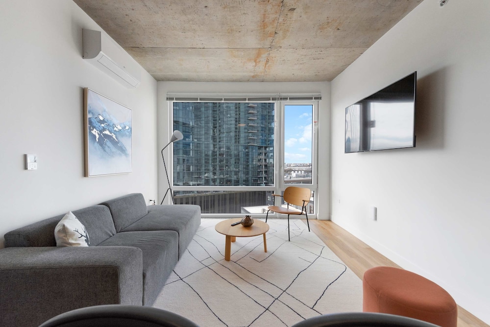 Concert Stay New 4BR Apt by Salt Shed