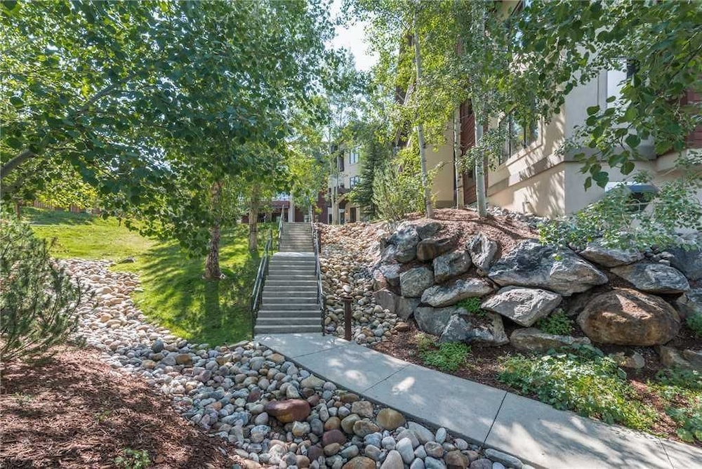 3302 Champagne Lodge, Trappeur's Crossing Apartment 2