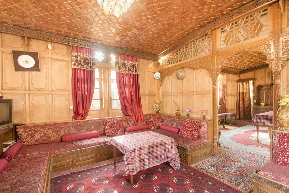 GuestHouser 3 BHK Houseboat d520