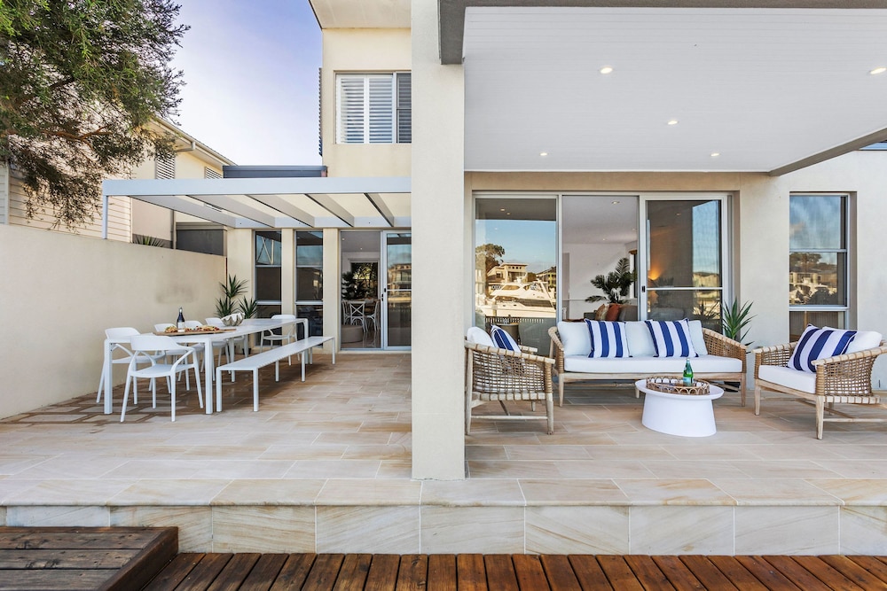 Waterfront Martha Cove Getaway 250m From Beach