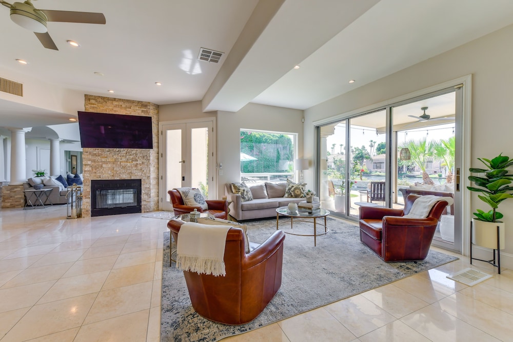 Waterfront Luxury Gilbert Retreat w/ Pool  Spa! - Property Image 29