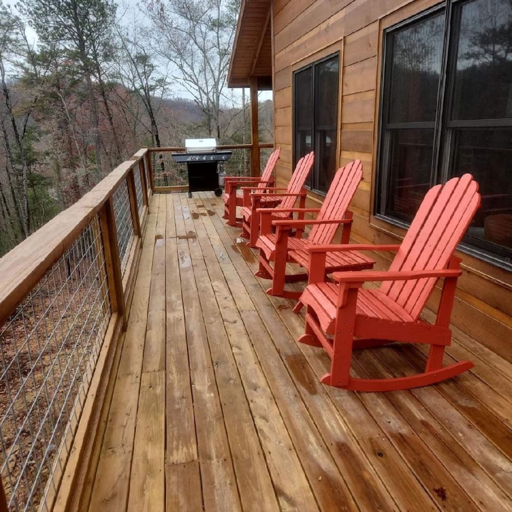 Sunrise Ridge 3br 3b Home w Fireplace Gameroom view 4
