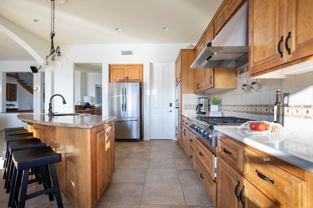 Villa Verdot by Avantstay Spectacular 6 BR Estate w Pool Hot Tub Tennis B-ball Courts